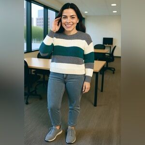 Adorable Tri-colored Sweater in Gray, White and a Darker Blue/Geen Sz Small